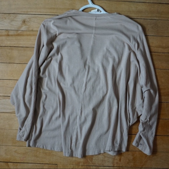 Deep V Top - Picture 2 of 4